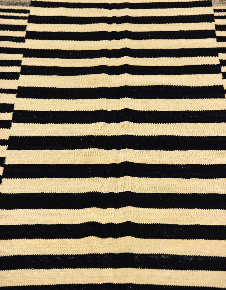 Detail image of 4' 3 x 5' 9  Hand Woven Kilim Modern Wool Rug