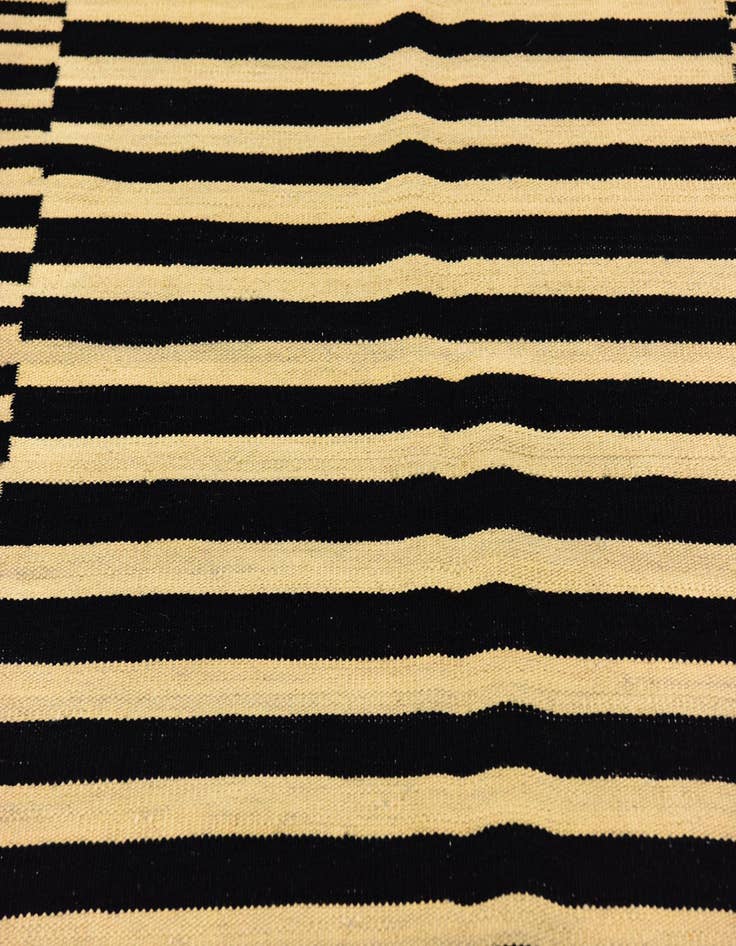 Detail image of 4' 2 x 5' 10  Hand Woven Kilim Modern Wool Rug