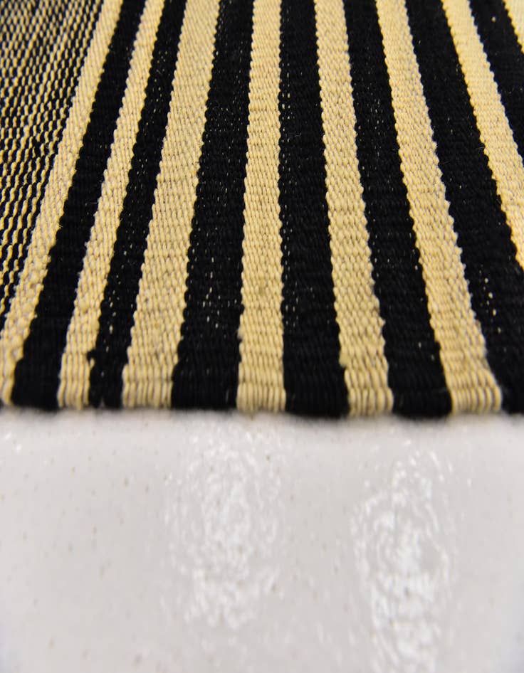 Detail image of 4' 2 x 5' 10  Hand Woven Kilim Modern Wool Rug