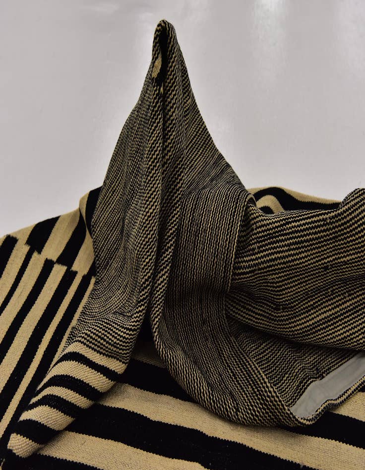 Detail image of 5' 10 x 7' 4  Hand Woven Kilim Modern Wool Rug