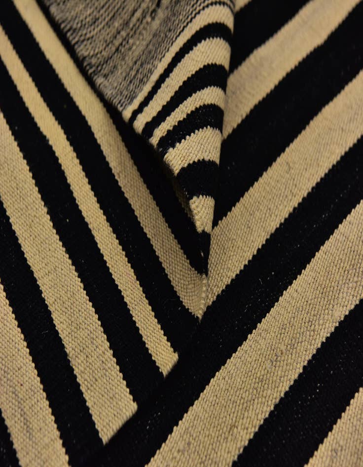 Detail image of 5' 10 x 7' 4  Hand Woven Kilim Modern Wool Rug