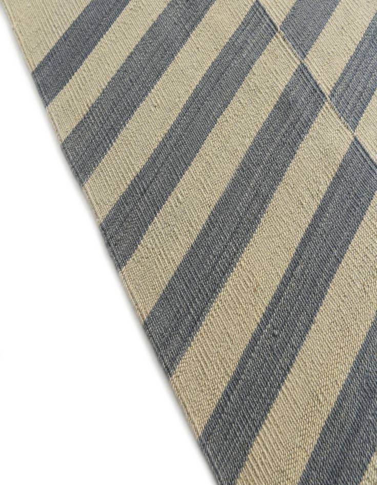 Detail image of 7' x 9' 5  Hand Woven Kilim Modern Wool Rug