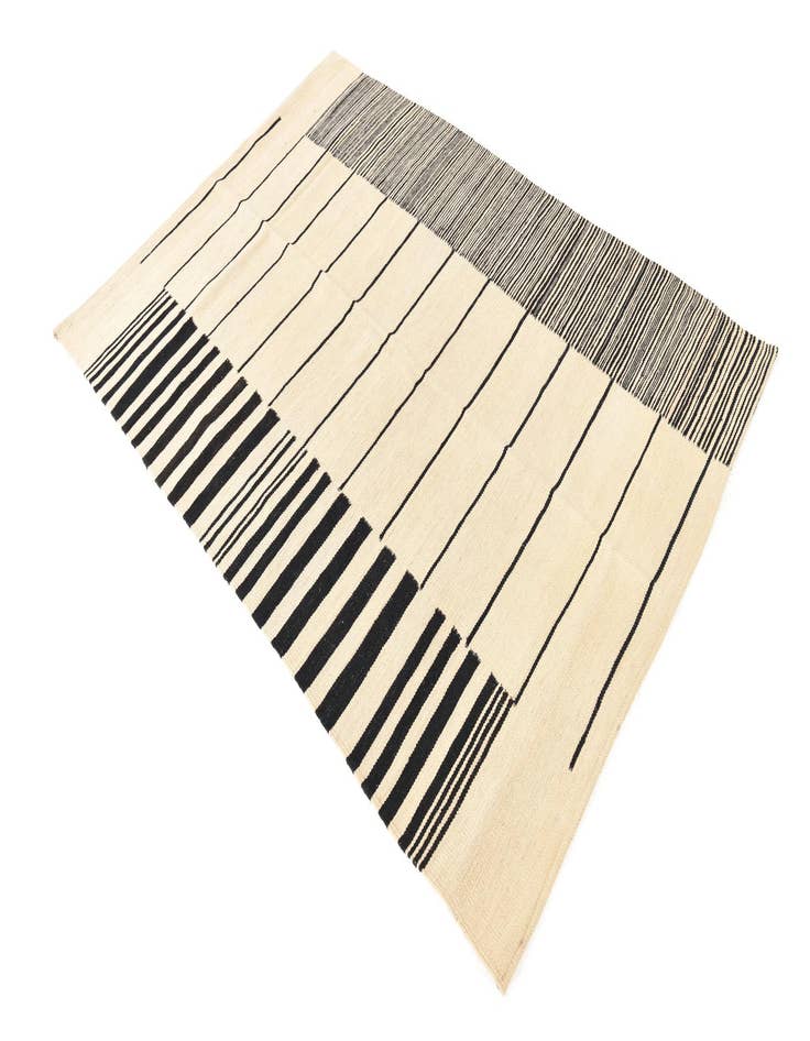 Detail image of 4' 1 x 5' 10  Hand Woven Kilim Modern Wool Rug