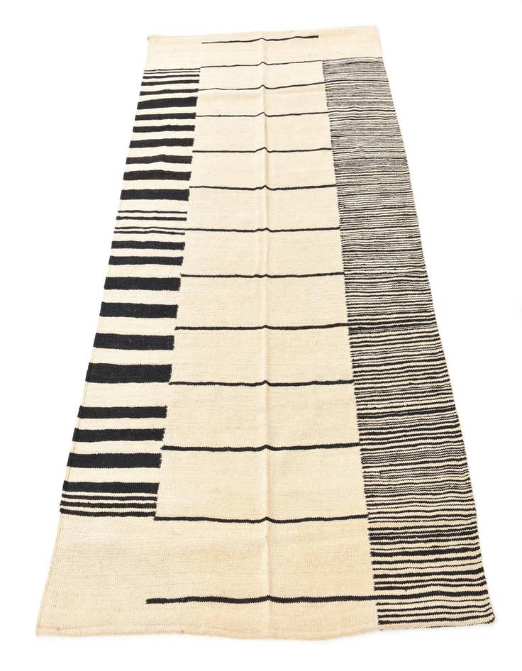 Detail image of 4' 1 x 5' 10  Hand Woven Kilim Modern Wool Rug