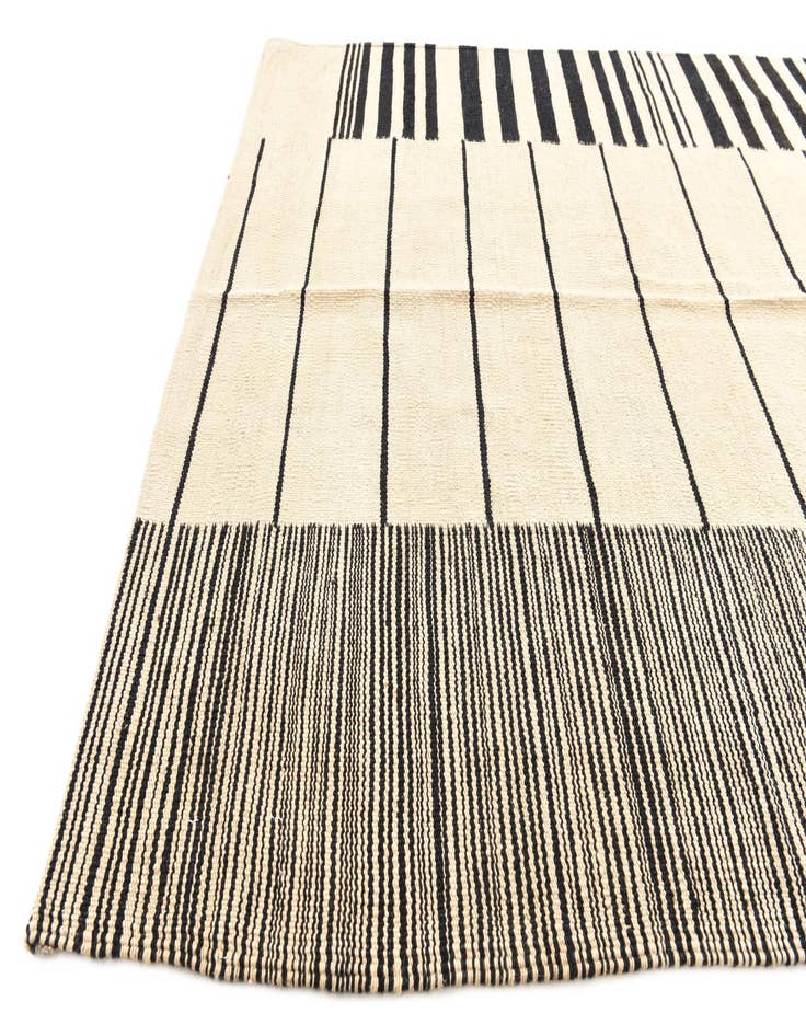 Detail image of 4' 1 x 5' 10  Hand Woven Kilim Modern Wool Rug