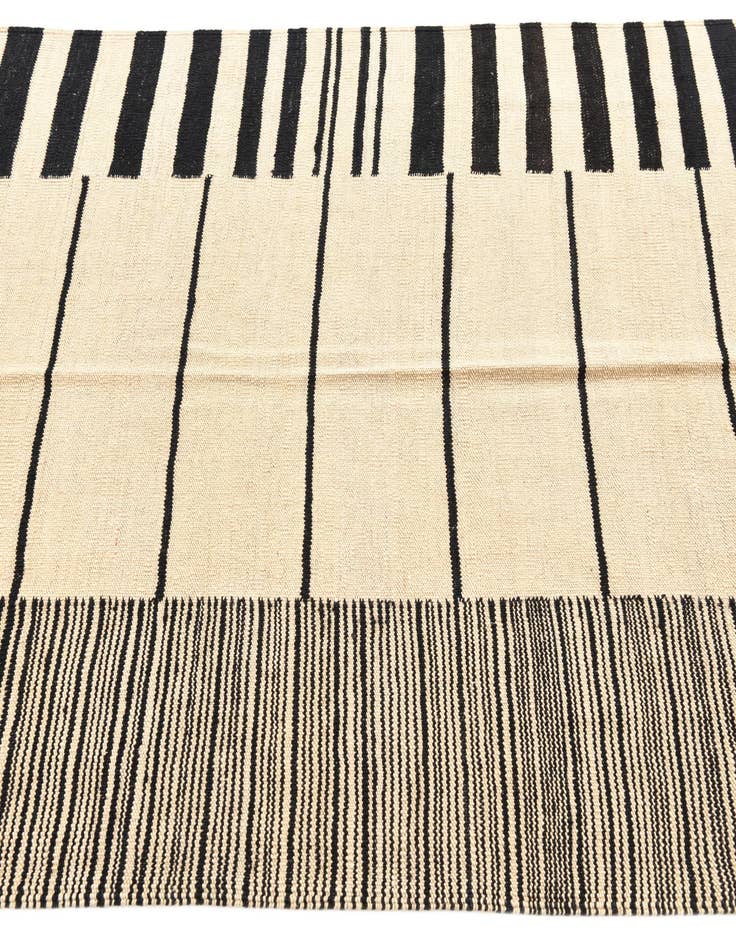 Detail image of 4' 1 x 5' 10  Hand Woven Kilim Modern Wool Rug