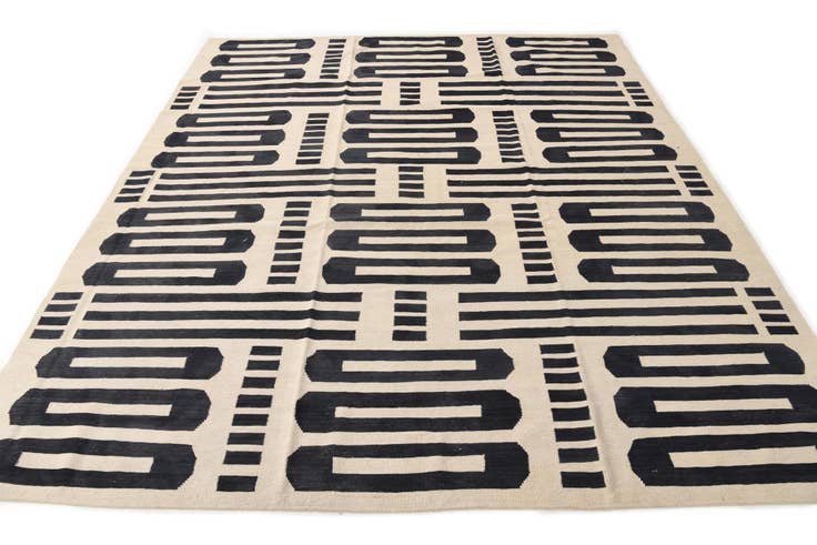 Detail image of 8' 5 x 9' 8 Hand Woven Kilim Modern Wool Rug