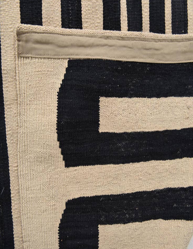Detail image of 8' 5 x 9' 8  Hand Woven Kilim Modern Wool Rug