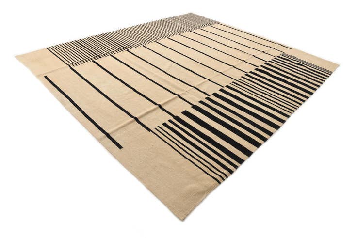 Detail image of 8' 4 x 9' 4 Hand Woven Kilim Modern Wool Rug