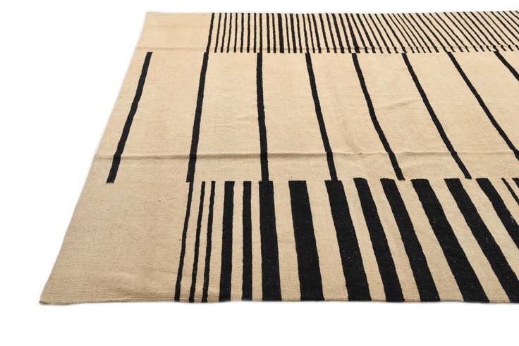 Detail image of 8' 4 x 9' 4 Hand Woven Kilim Modern Wool Rug