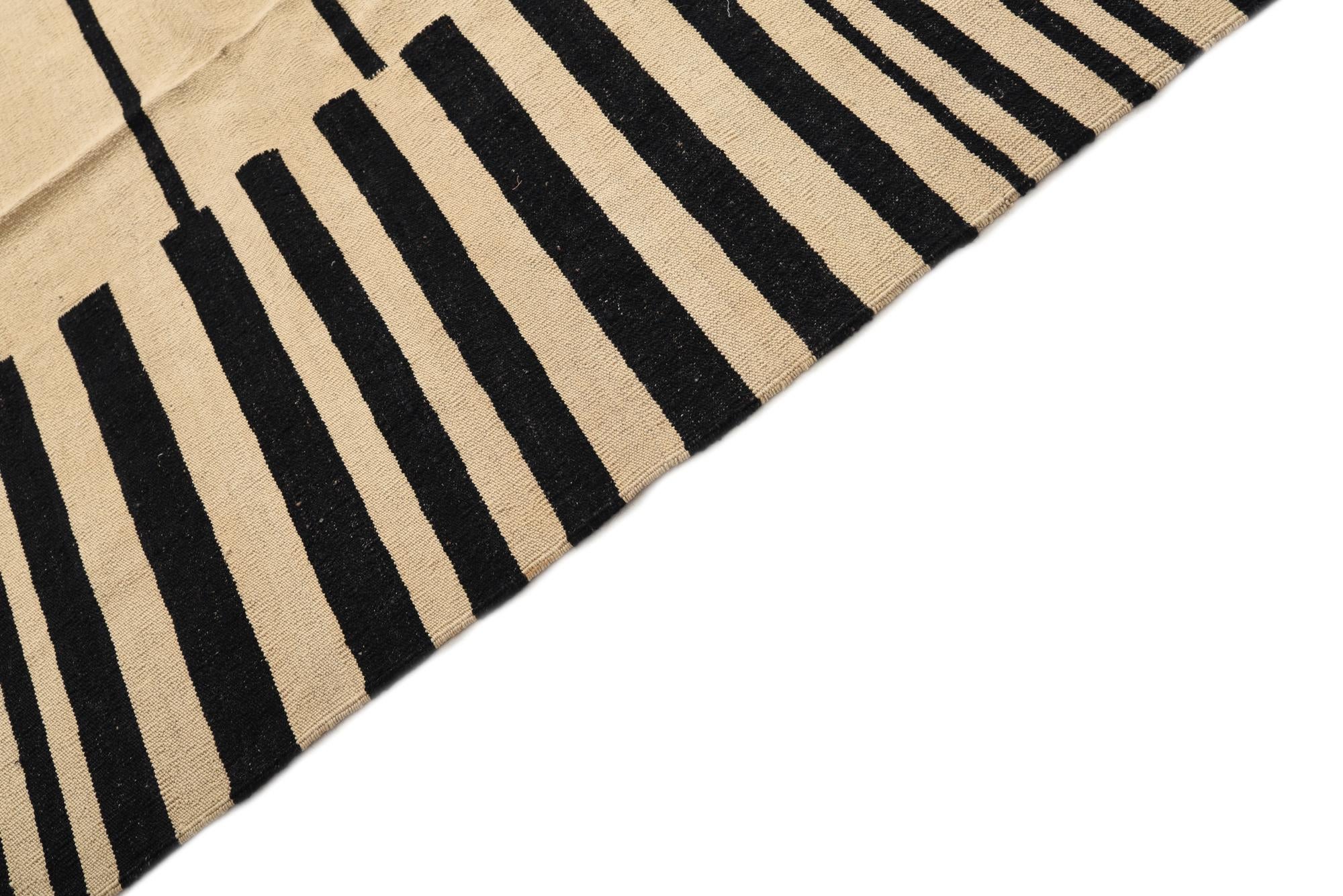 8' 4 x 9' 4 Hand Woven Kilim Modern Wool Rug