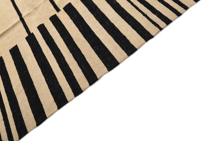 Detail image of 8' 4 x 9' 4 Hand Woven Kilim Modern Wool Rug