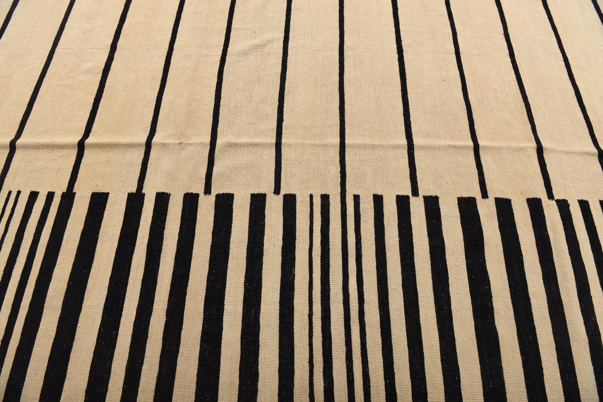 8' 4 x 9' 4 Hand Woven Kilim Modern Wool Rug