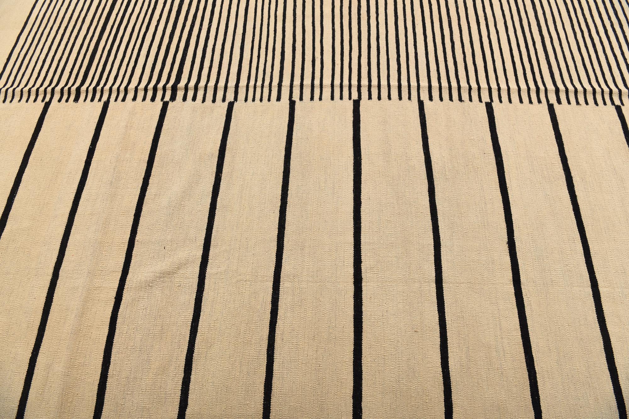 8' 4 x 9' 4 Hand Woven Kilim Modern Wool Rug