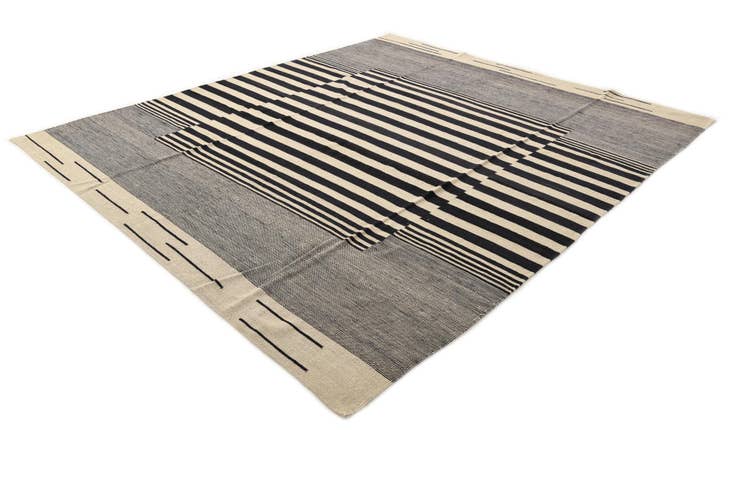 Detail image of 8' 3 x 9' 7 Hand Woven Kilim Modern Wool Rug