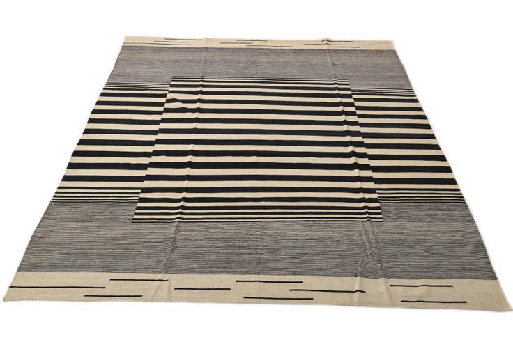 Detail image of 8' 3 x 9' 7 Hand Woven Kilim Modern Wool Rug