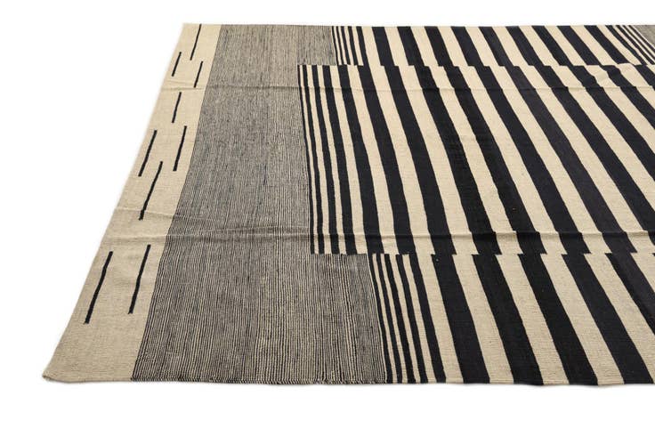Detail image of 8' 3 x 9' 7 Hand Woven Kilim Modern Wool Rug