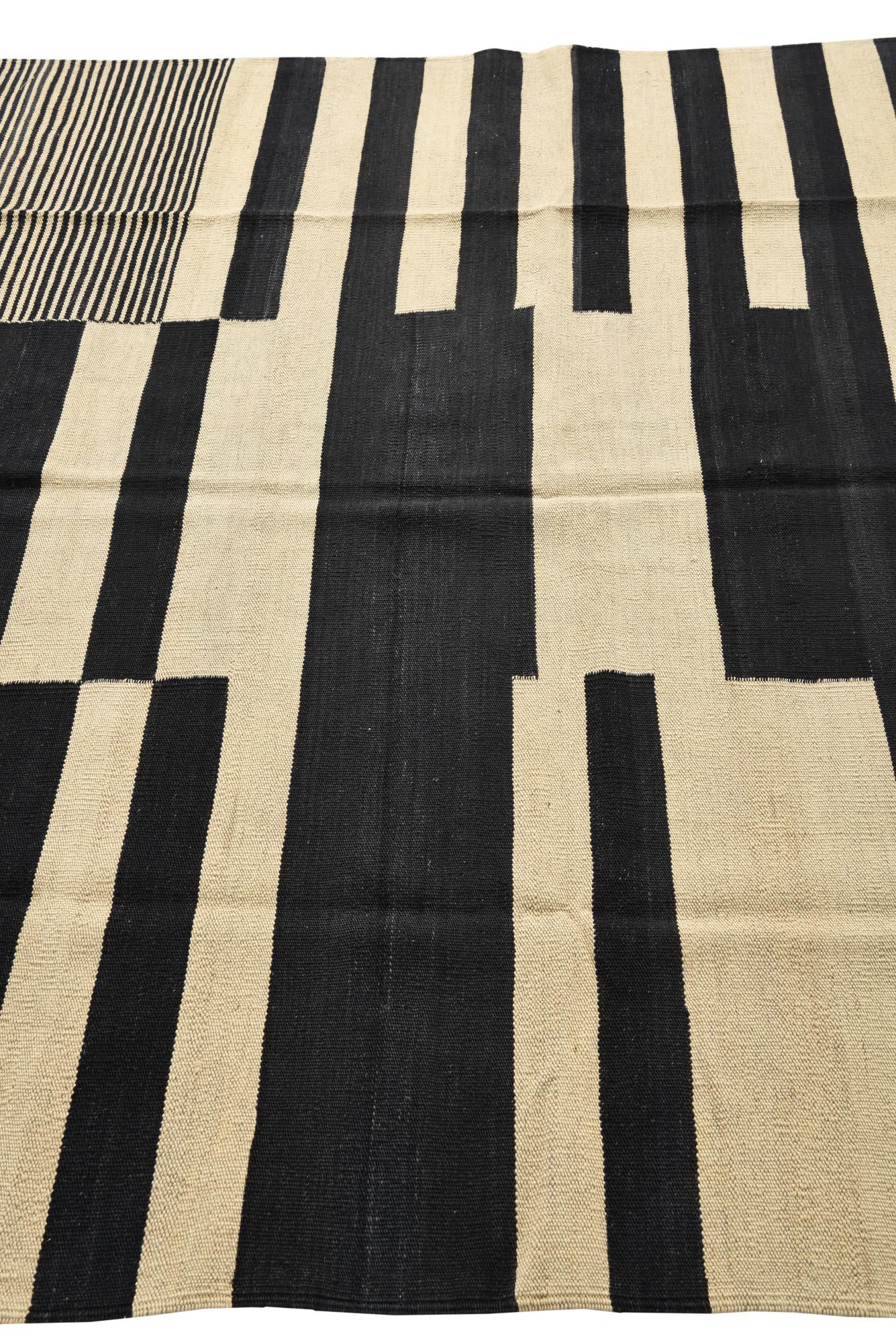 5' 10 x 7' 8 Hand Woven Kilim Modern Wool Rug