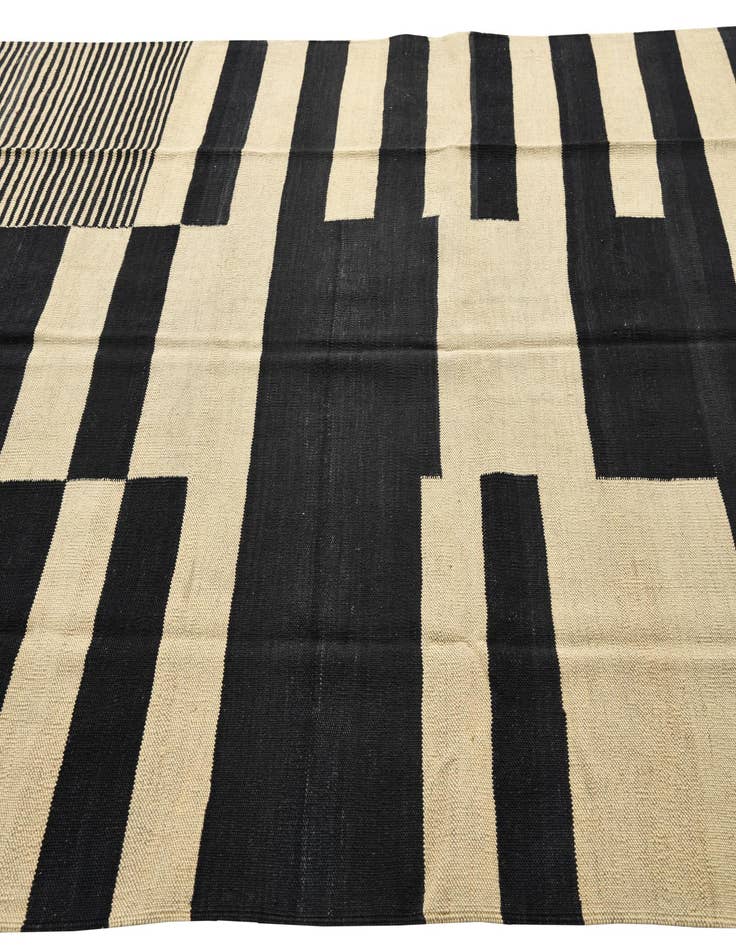 Detail image of 5' 10 x 7' 8  Hand Woven Kilim Modern Wool Rug