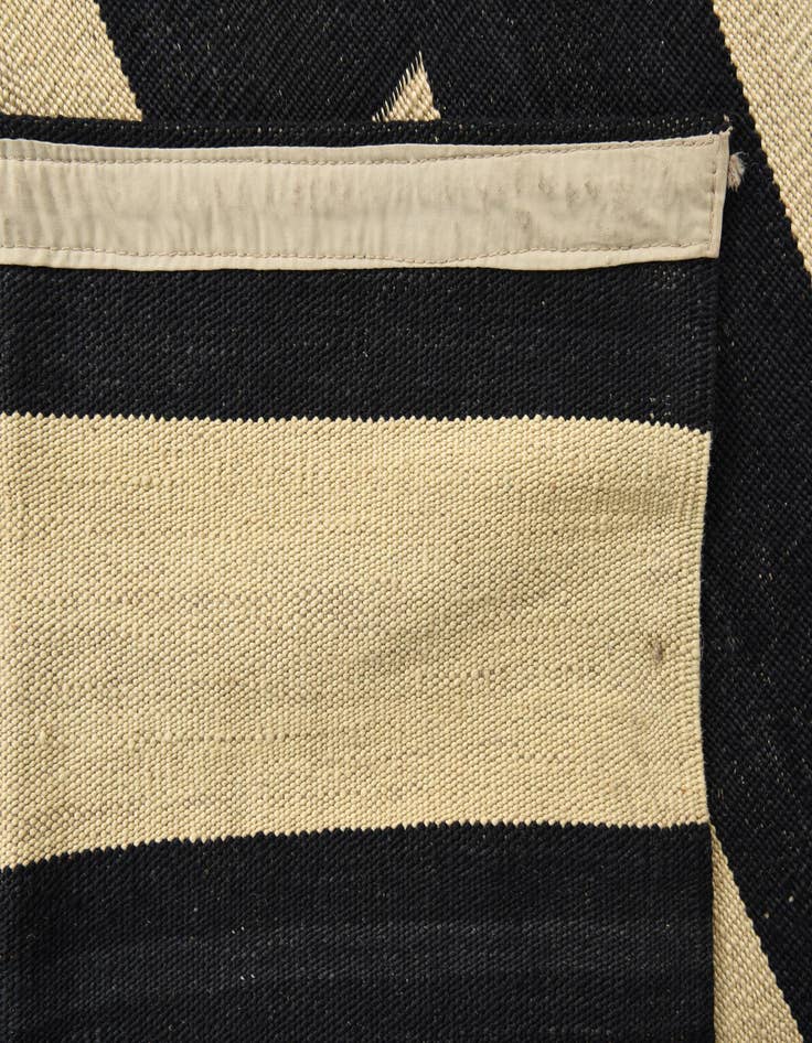 Detail image of 5' 10 x 7' 8  Hand Woven Kilim Modern Wool Rug