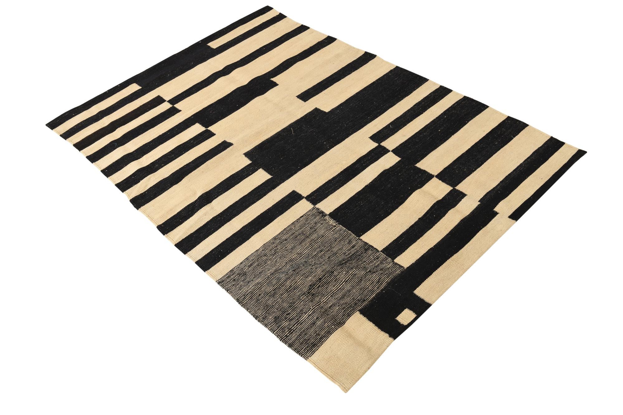 4' x 5' 10 Hand Woven Kilim Modern Wool Rug