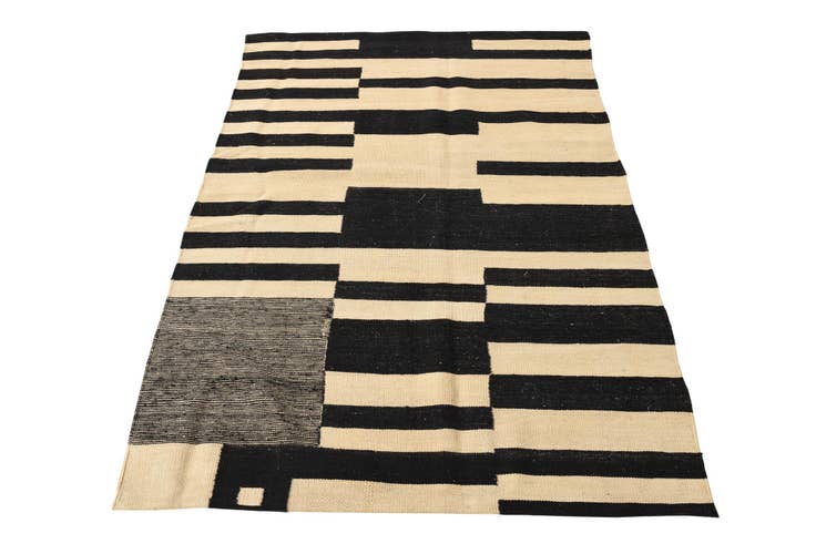 Detail image of 4' x 5' 10 Hand Woven Kilim Modern Wool Rug