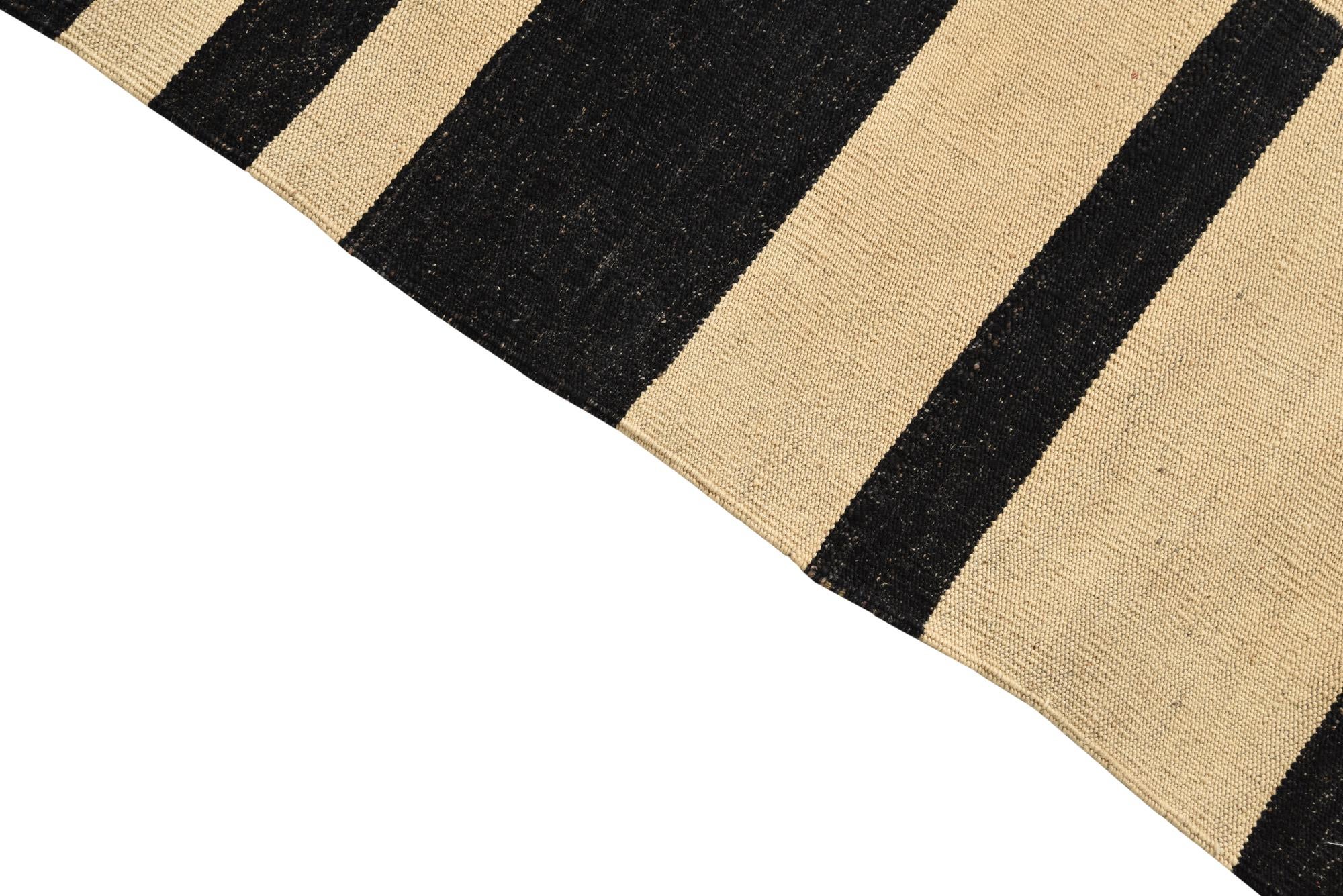 4' x 5' 10 Hand Woven Kilim Modern Wool Rug