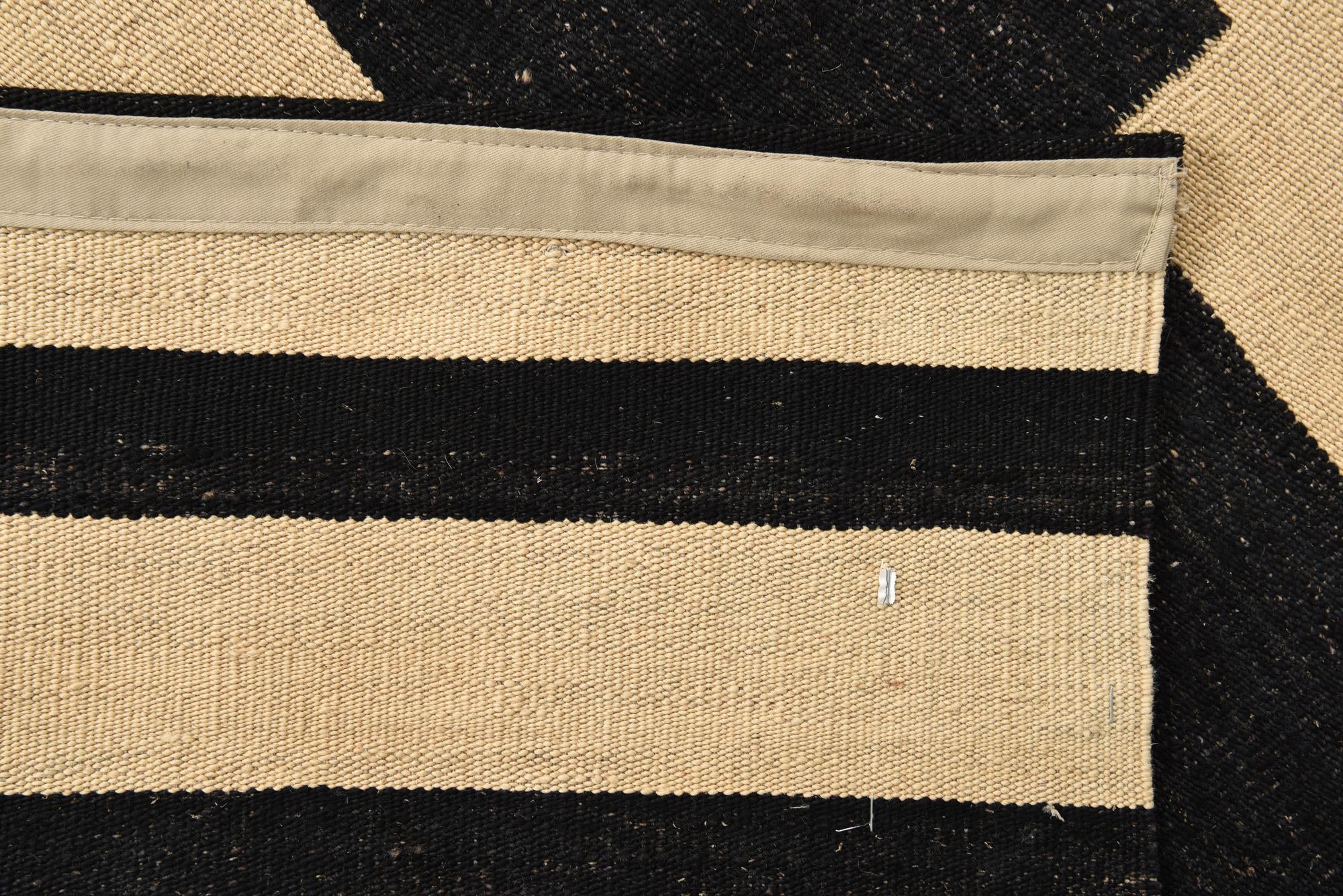 4' x 5' 10 Hand Woven Kilim Modern Wool Rug