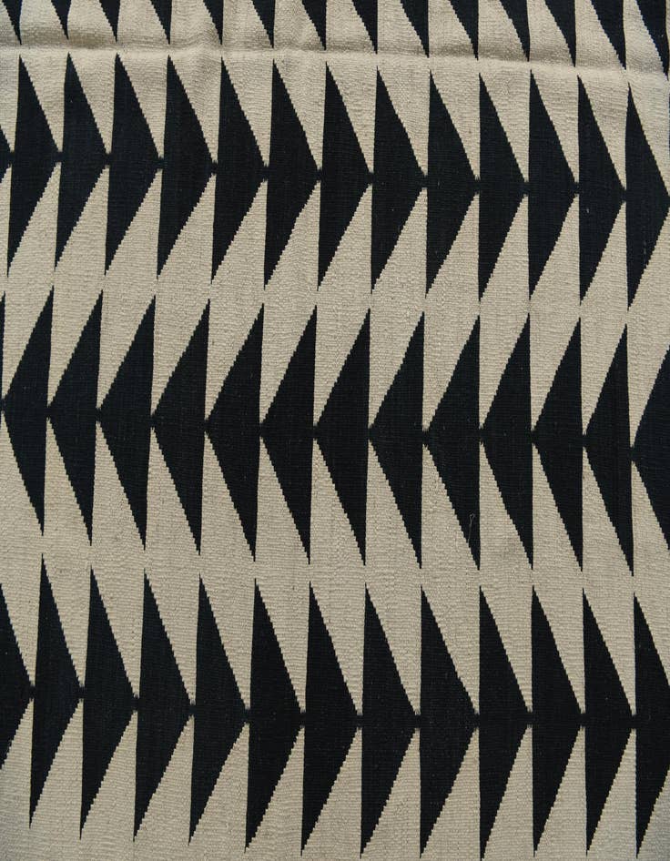 Detail image of 6' 9 x 9' 6  Hand Woven Kilim Modern Wool Rug
