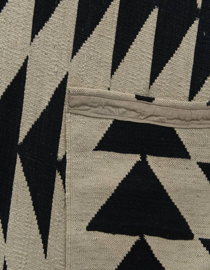 Detail image of 6' 9 x 9' 6  Hand Woven Kilim Modern Wool Rug