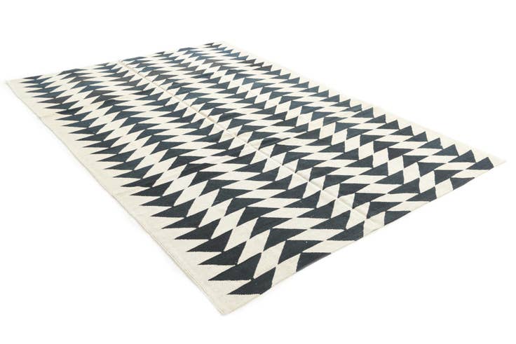 Detail image of 6' 9 x 9' 6 Hand Woven Kilim Modern Wool Rug