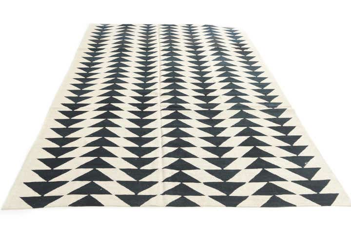 6' 9 x 9' 6 Hand Woven Kilim Modern Wool Rug