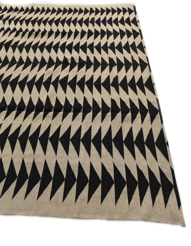 Detail image of 8' 6 x 9' 4  Hand Woven Kilim Modern Wool Rug