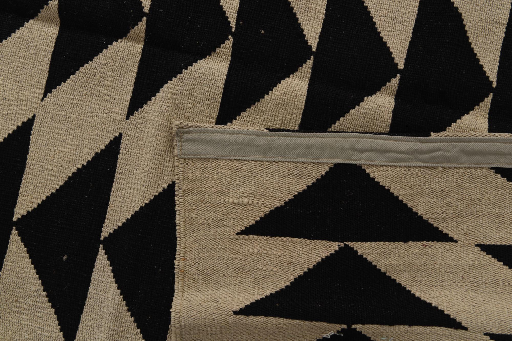 8' 6 x 9' 4 Hand Woven Kilim Modern Wool Rug