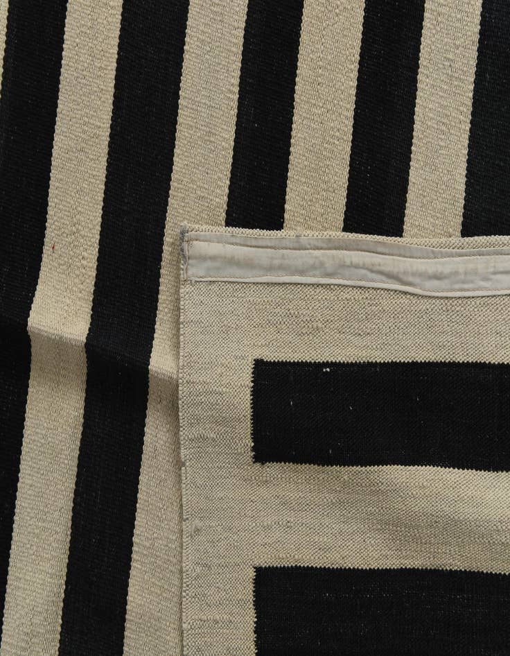 Detail image of 8' 4 x 11'  Hand Woven Kilim Modern Wool Rug