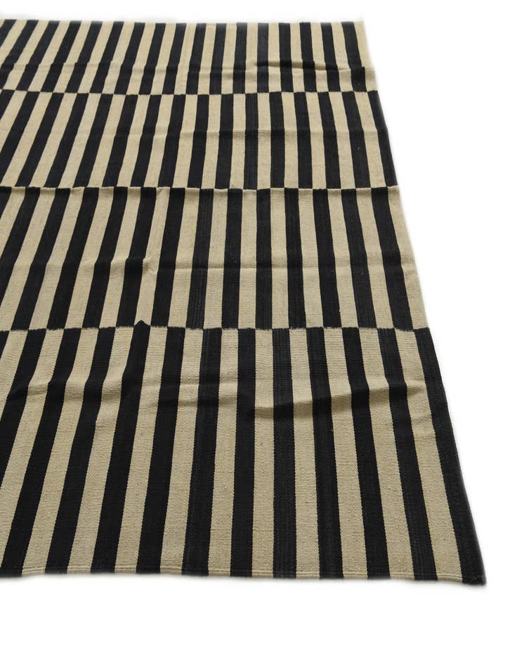 Detail image of 6' 10 x 9' 7  Hand Woven Kilim Modern Wool Rug