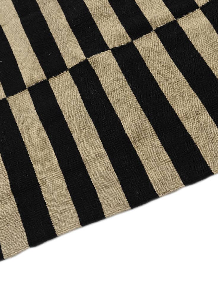 Detail image of 5' 10 x 7' 7  Hand Woven Kilim Modern Wool Rug