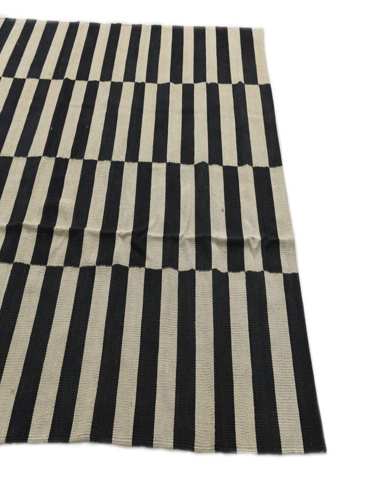 Detail image of 5' 6 x 7' 9  Hand Woven Kilim Modern Wool Rug