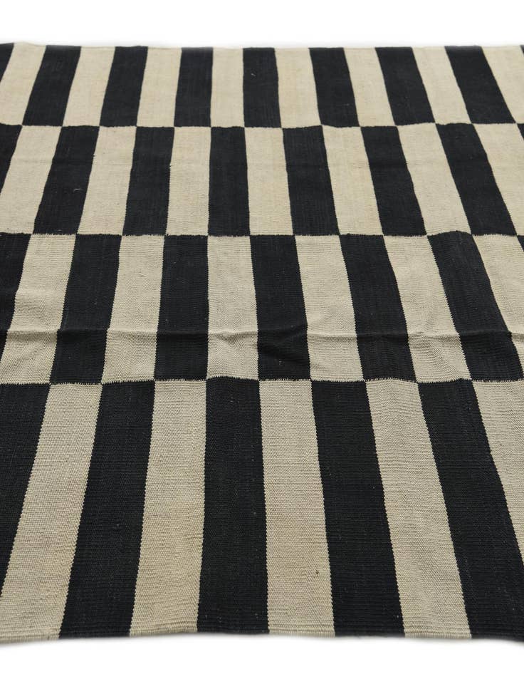 Detail image of 5' 6 x 7' 9  Hand Woven Kilim Modern Wool Rug