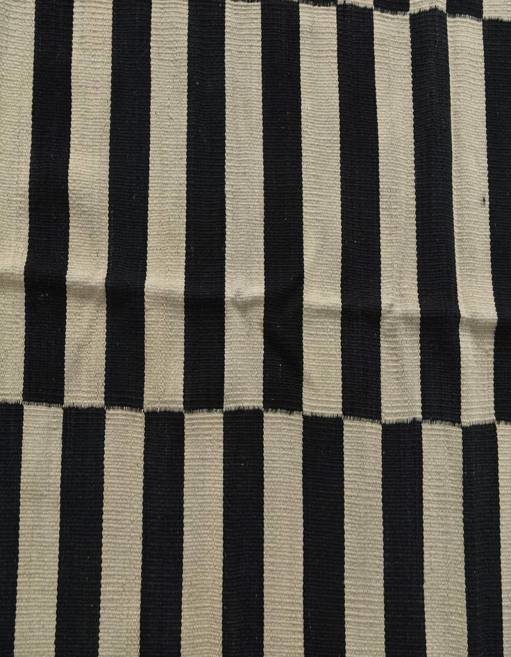 Detail image of 5' 6 x 7' 9  Hand Woven Kilim Modern Wool Rug