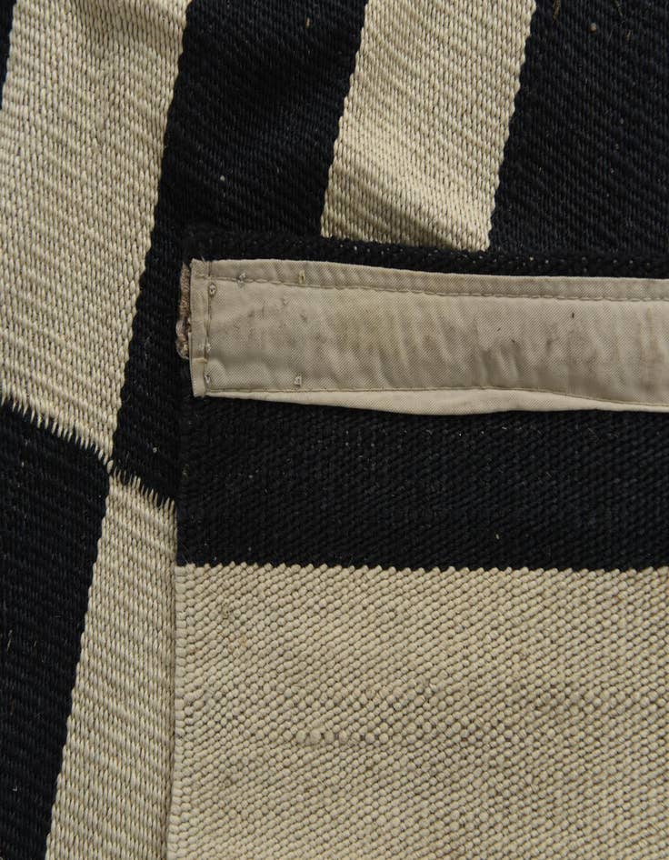 Detail image of 5' 6 x 7' 9  Hand Woven Kilim Modern Wool Rug