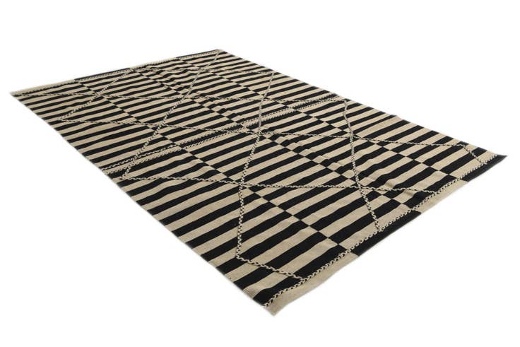 Detail image of 6' 8 x 9' 10 Hand Woven Kilim Modern Wool Rug