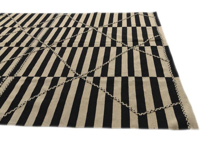 Detail image of 6' 8 x 9' 10 Hand Woven Kilim Modern Wool Rug