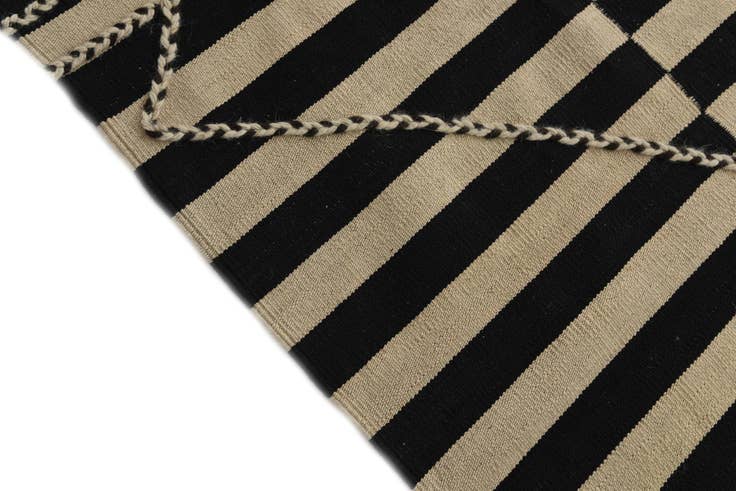 Detail image of 6' 8 x 9' 10 Hand Woven Kilim Modern Wool Rug