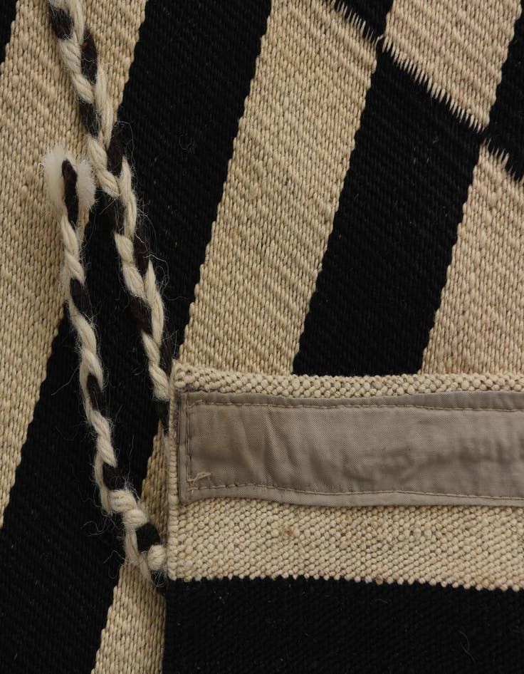 Detail image of 6' 8 x 9' 10  Hand Woven Kilim Modern Wool Rug