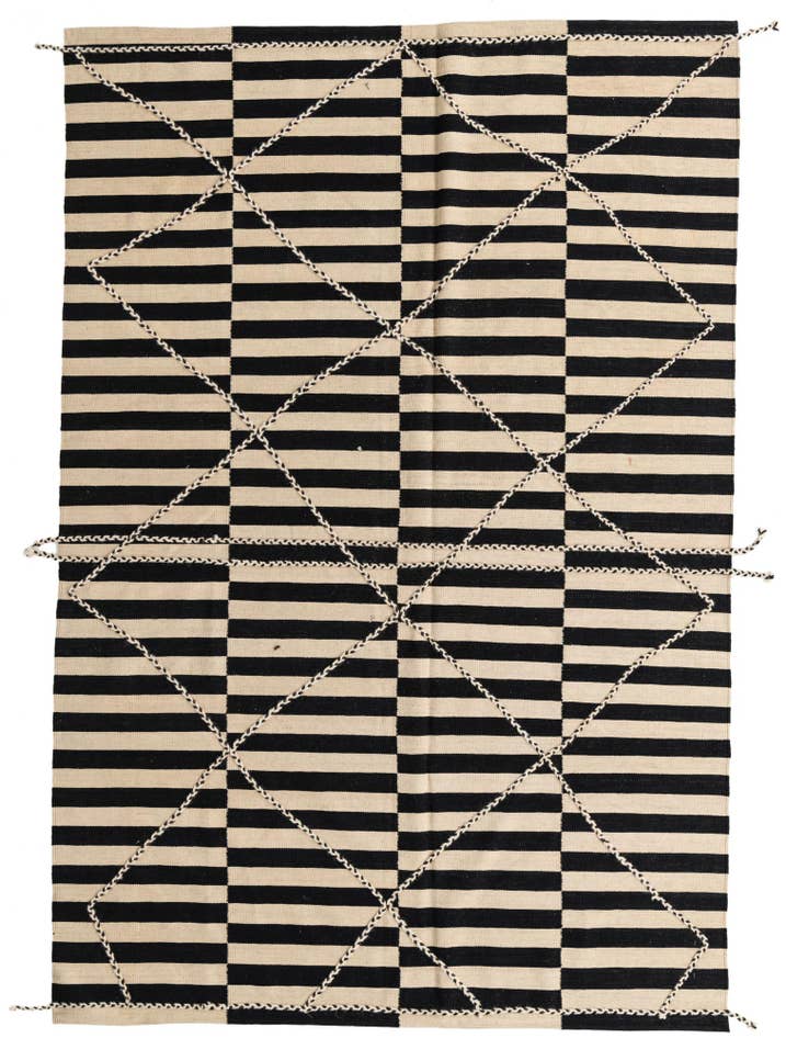 Detail image of 6' 8 x 9' 10 Hand Woven Kilim Modern Wool Rug