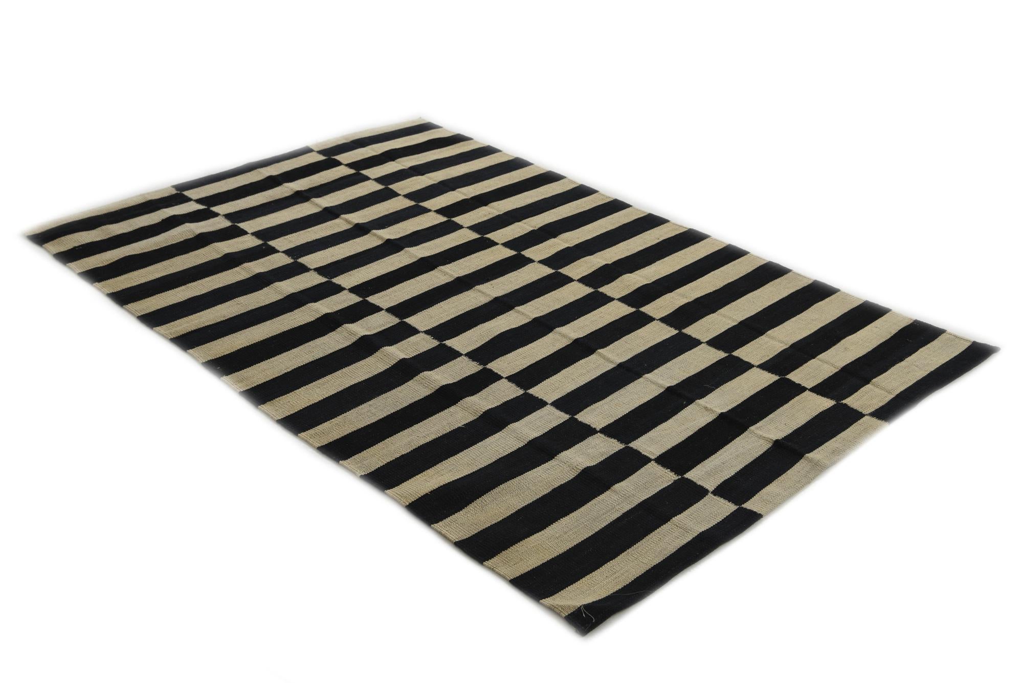 4' x 5' 10 Hand Woven Kilim Modern Wool Rug
