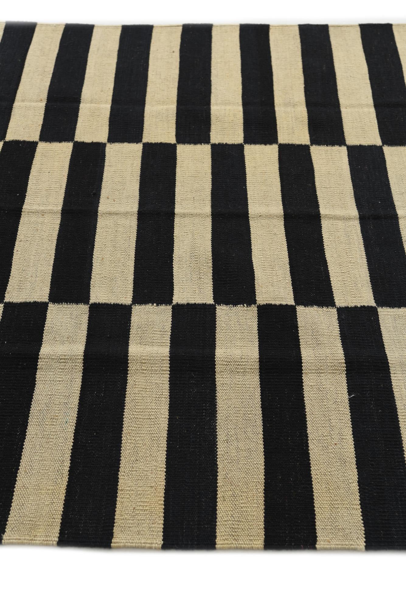 4' x 5' 10 Hand Woven Kilim Modern Wool Rug