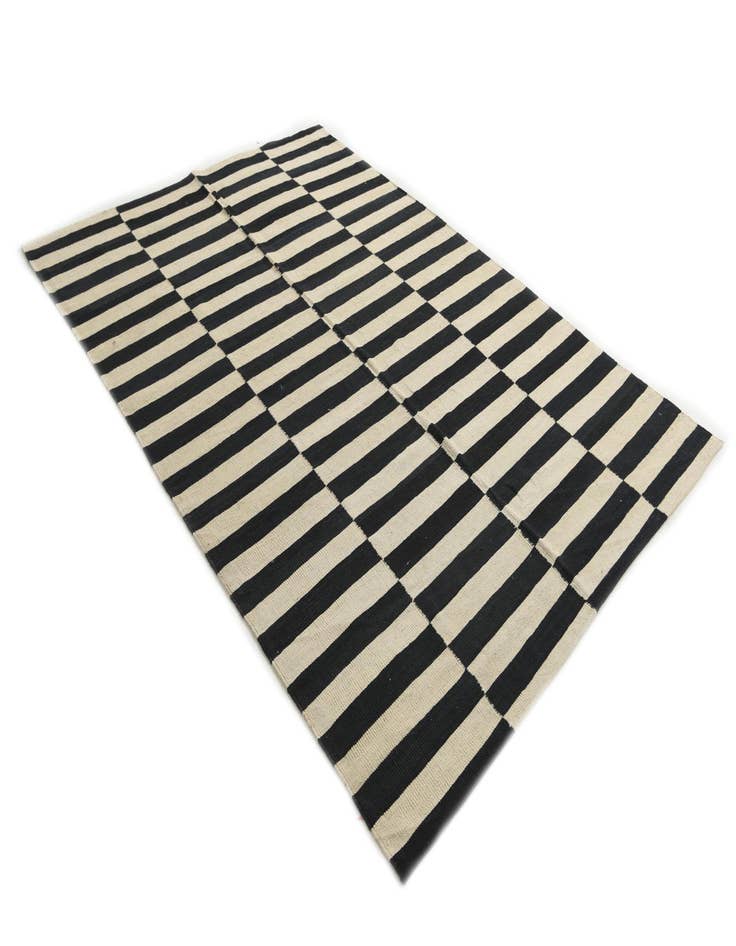 Detail image of 5' 7 x 7' 10  Hand Woven Kilim Modern Wool Rug