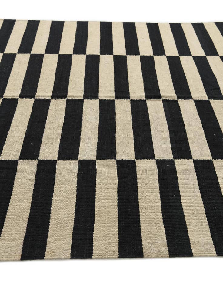 Detail image of 5' 7 x 7' 10  Hand Woven Kilim Modern Wool Rug